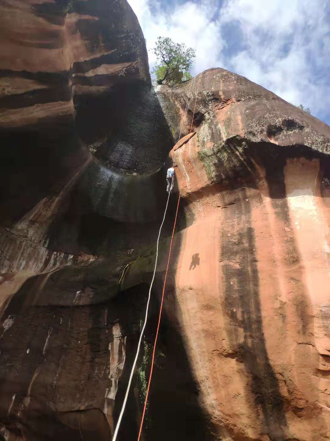 速降+露营 | 徒步、露营、速降、烧烤，一样都不能少